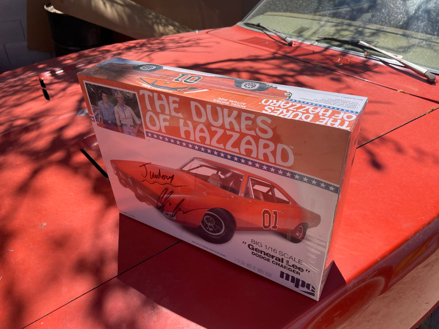 Discontinued 1/16 Dukes of hazzard model kit