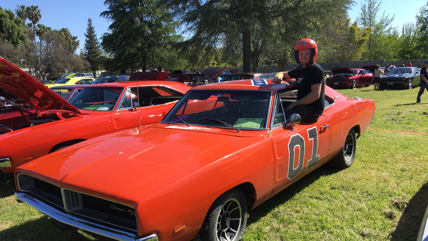 Discontinued 1/16 Dukes of hazzard model kit